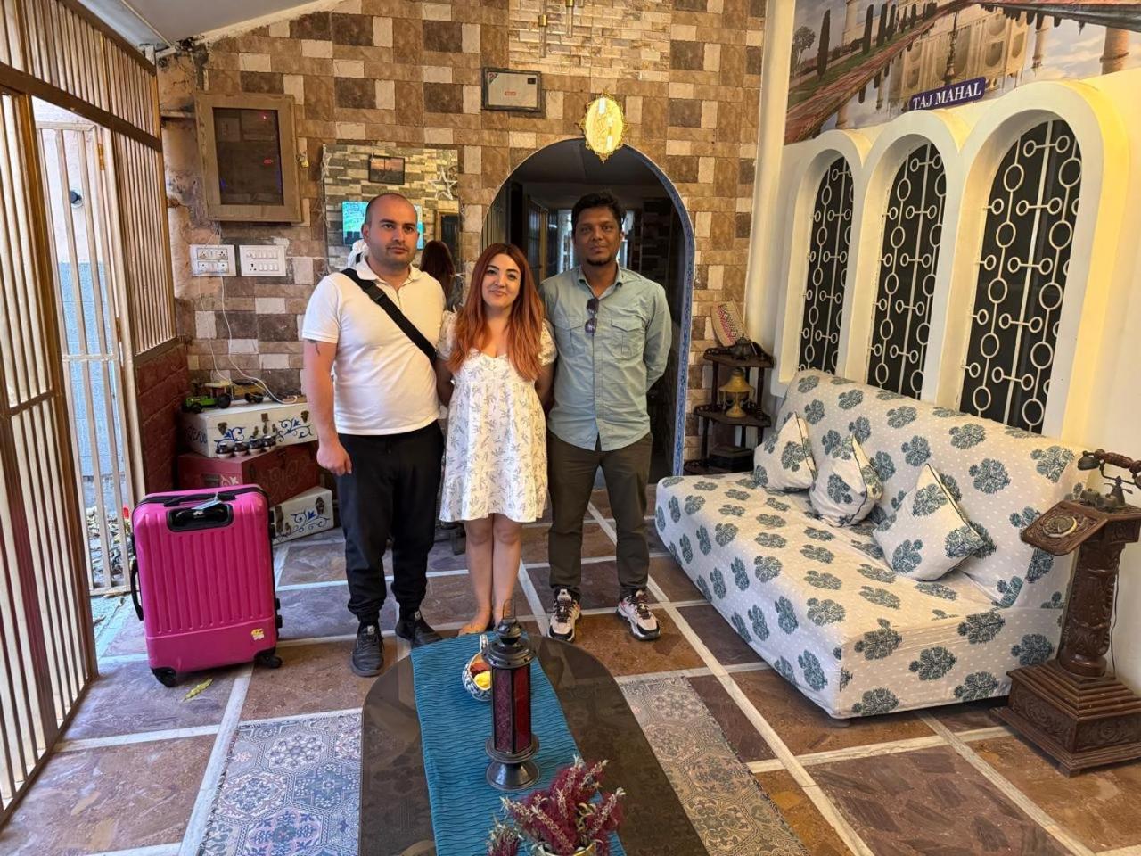 Travellers Village Hostel *