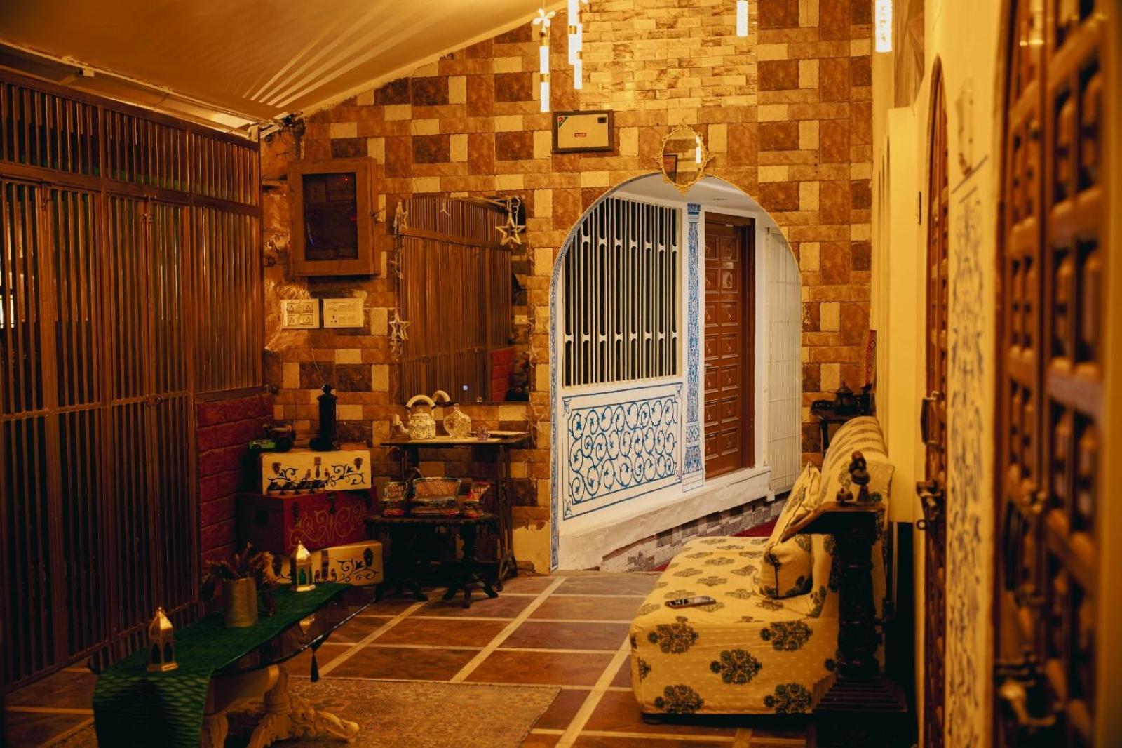 Hostel Travellers Village *